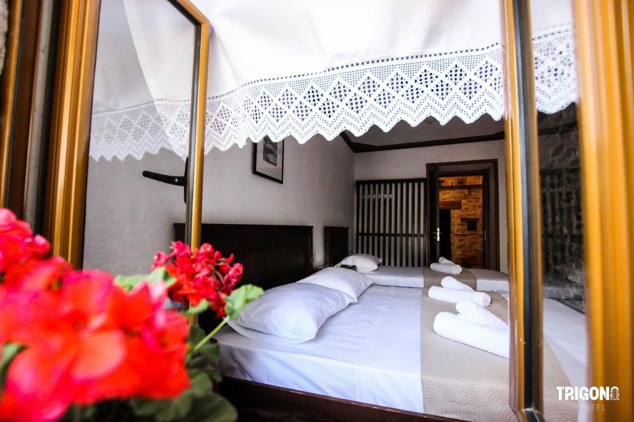 Trigona Hostel Gjirokastër Exterior foto